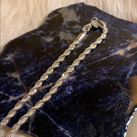 Twisted necklace 28 inches NWOT - Picture 6 of 6